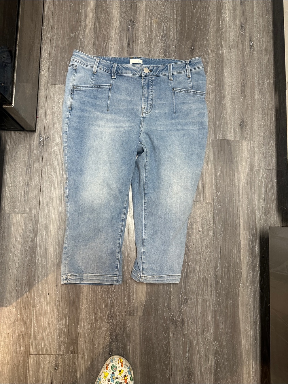 Two pair of Women’s size 18 capris like new - Picture 4 of 6